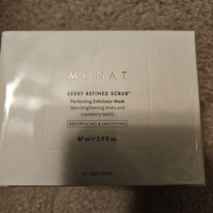 Monat Berry Refined Scrub Exfoliator Mask - White